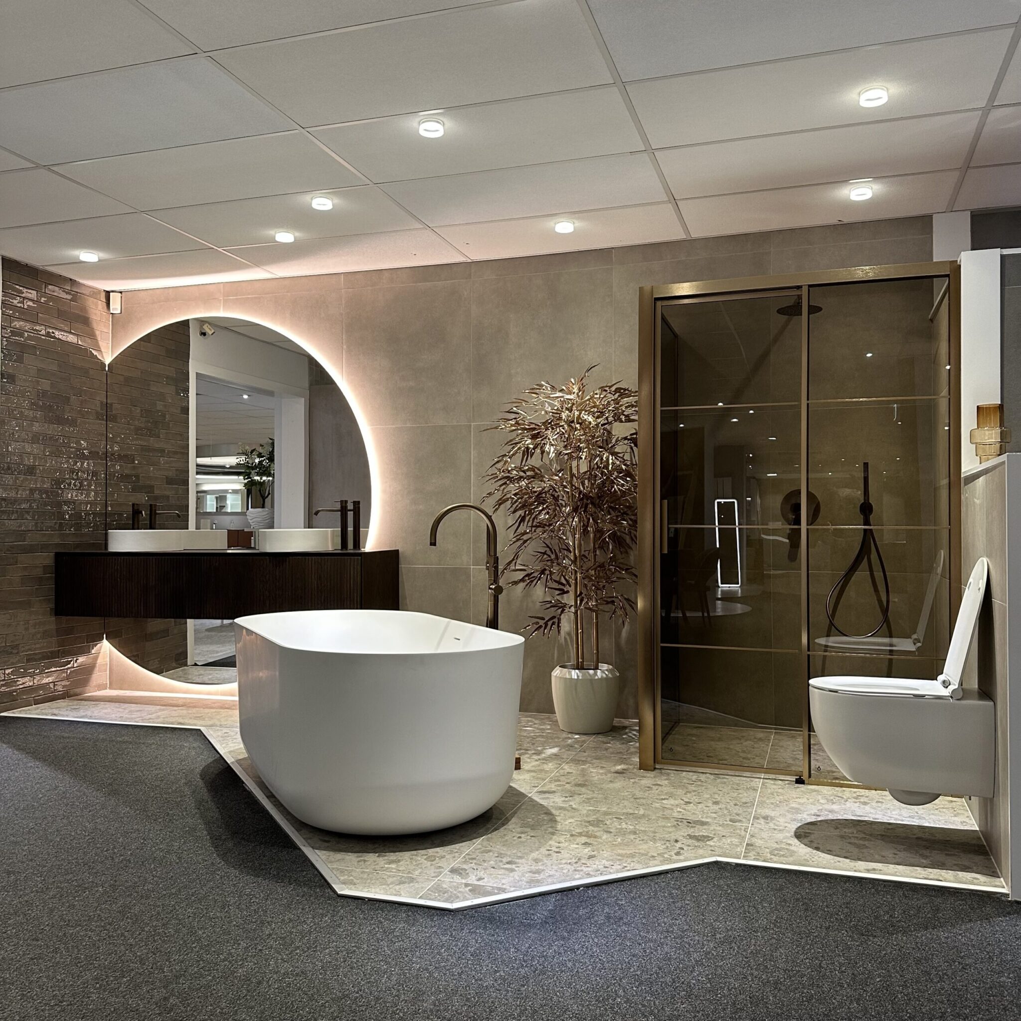 Badkamer met vrijstaand bad